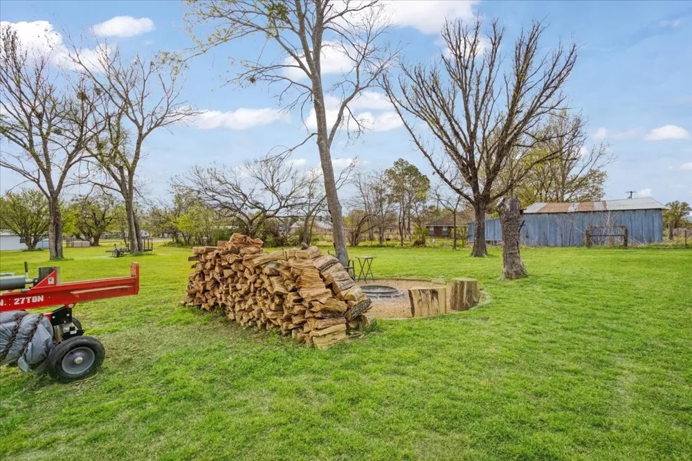106 Red Bud Street Ravenna, TX 75476