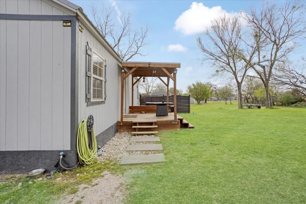 106 Red Bud Street Ravenna, TX 75476