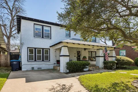 2235 Mistletoe Boulevard