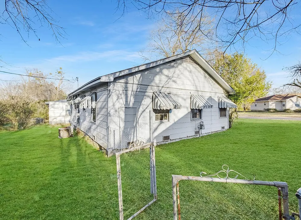 733 Arizona Avenue Wake Village, TX 75501