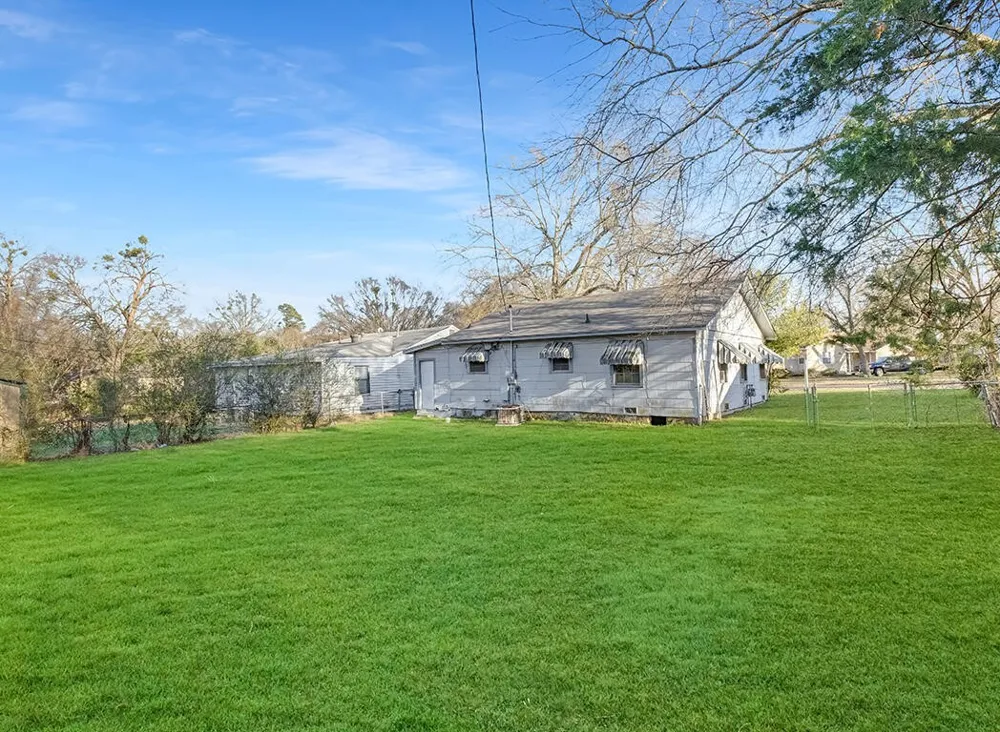 733 Arizona Avenue Wake Village, TX 75501
