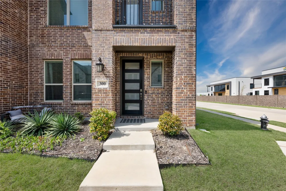 300 Colusa Drive Lewisville, TX 75056