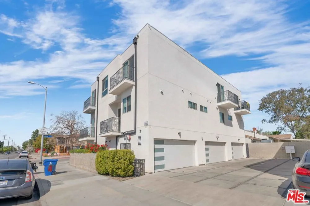 6006 Klump Avenue #1 North Hollywood, CA 91606