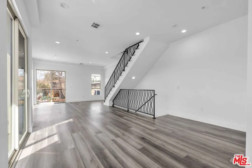 6006 Klump Avenue #1 North Hollywood, CA 91606