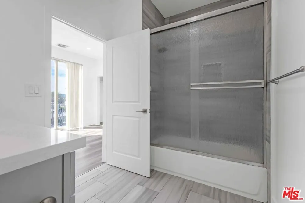 6006 Klump Avenue #1 North Hollywood, CA 91606