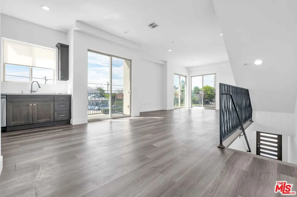 6006 Klump Avenue #1 North Hollywood, CA 91606