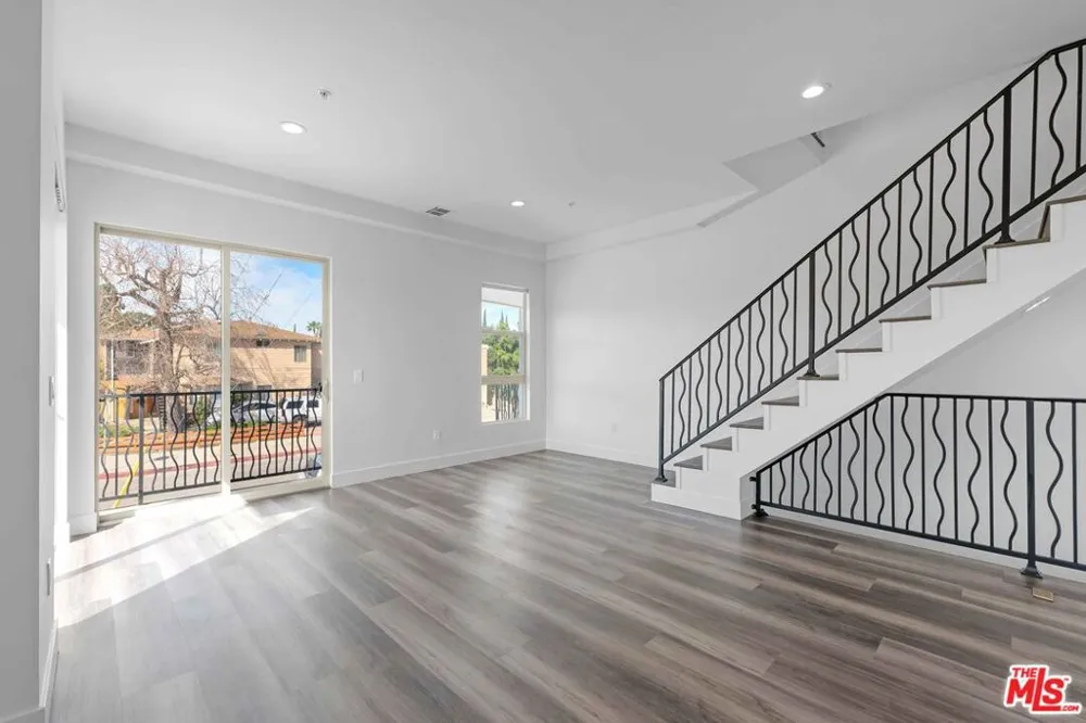 6006 Klump Avenue #1 North Hollywood, CA 91606