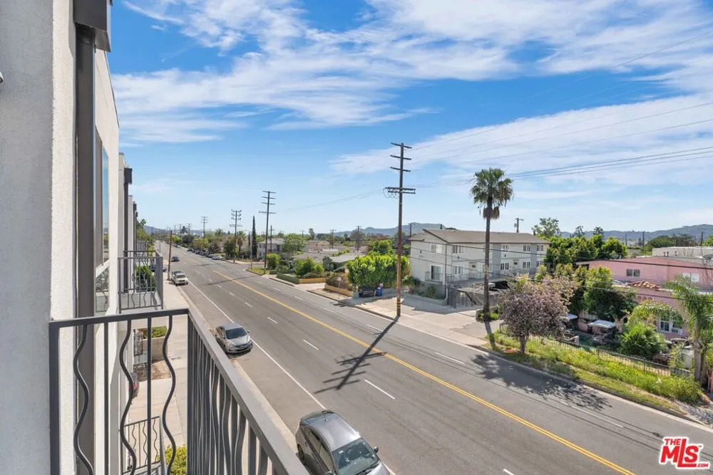 6006 Klump Avenue #1 North Hollywood, CA 91606