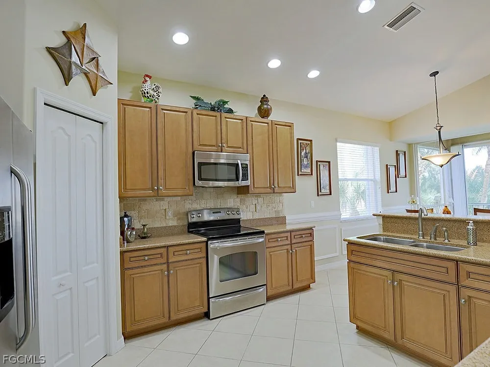 Sea Trawler Bend #1803 North Fort Myers, FL 33903