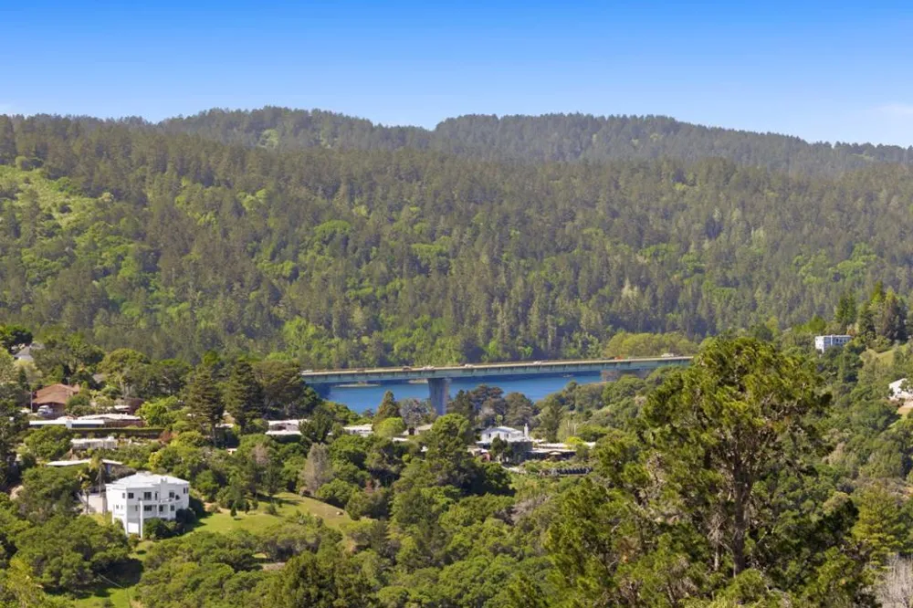 18 Bel Aire Lane San Mateo, CA 94402
