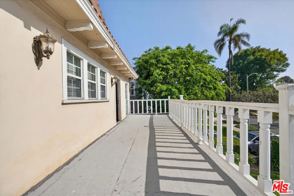 867 S Bronson Avenue Los Angeles, CA 90005
