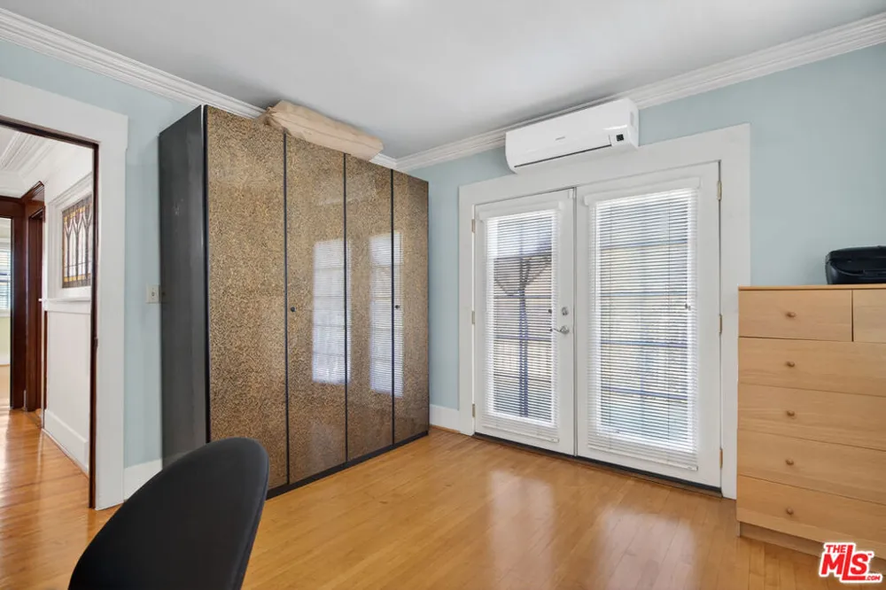 867 S Bronson Avenue Los Angeles, CA 90005