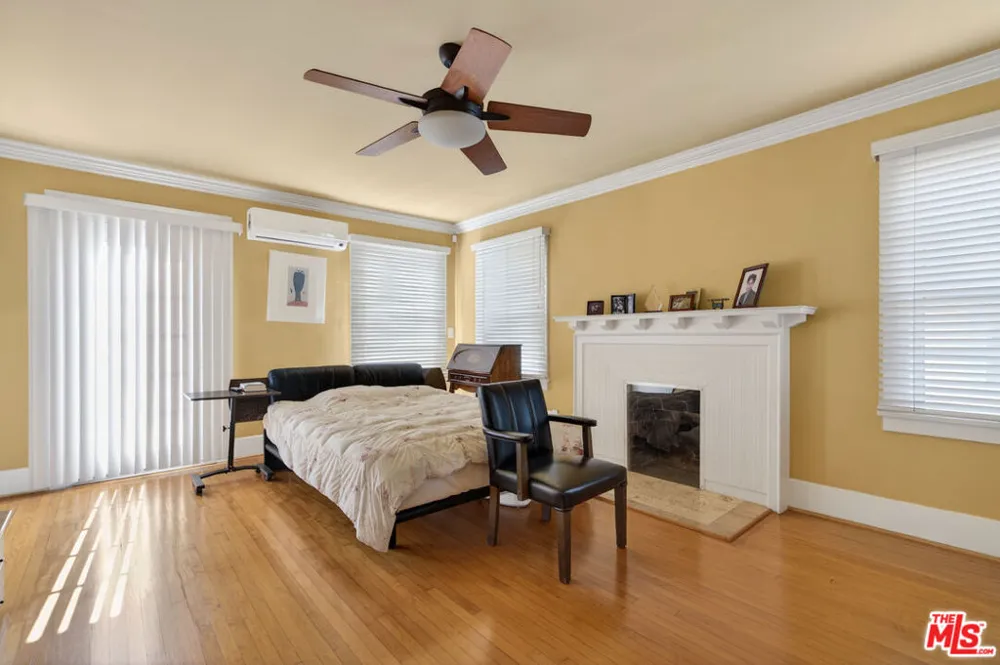 867 S Bronson Avenue Los Angeles, CA 90005