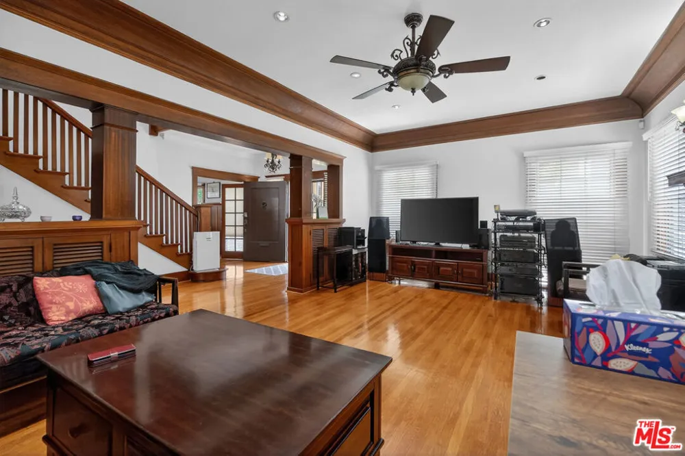 867 S Bronson Avenue Los Angeles, CA 90005