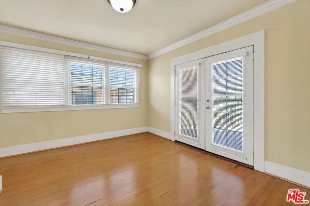 867 S Bronson Avenue Los Angeles, CA 90005