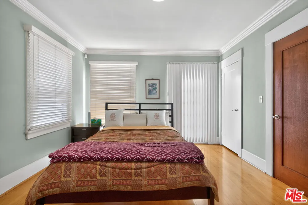 867 S Bronson Avenue Los Angeles, CA 90005