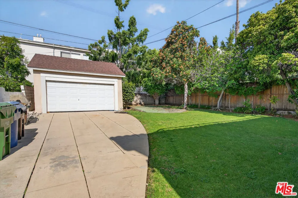 867 S Bronson Avenue Los Angeles, CA 90005