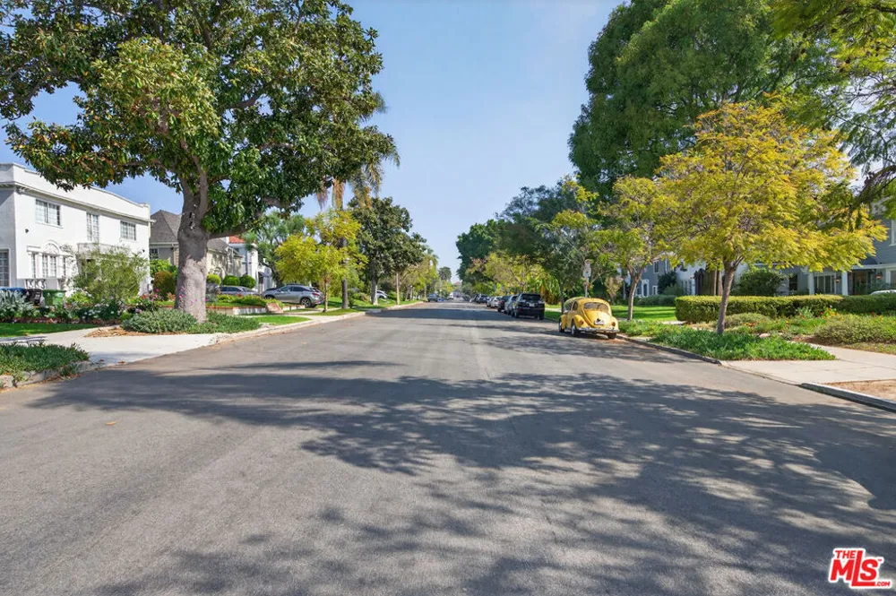 867 S Bronson Avenue Los Angeles, CA 90005
