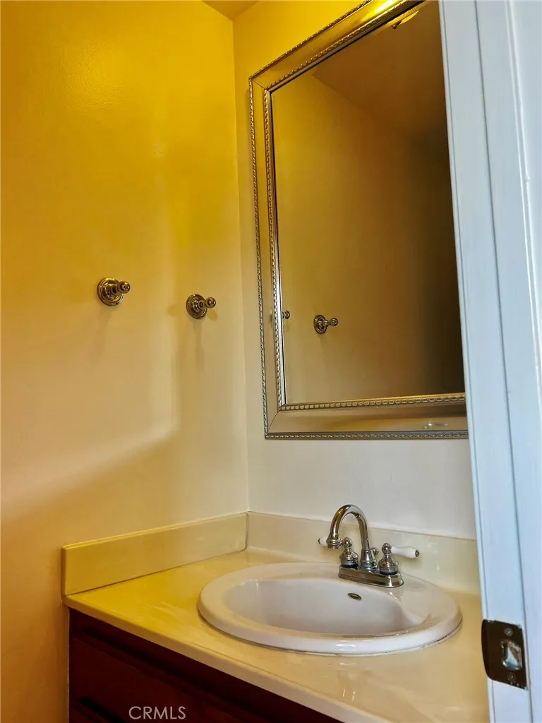 19451 Sherman Way #501 Reseda, CA 91335