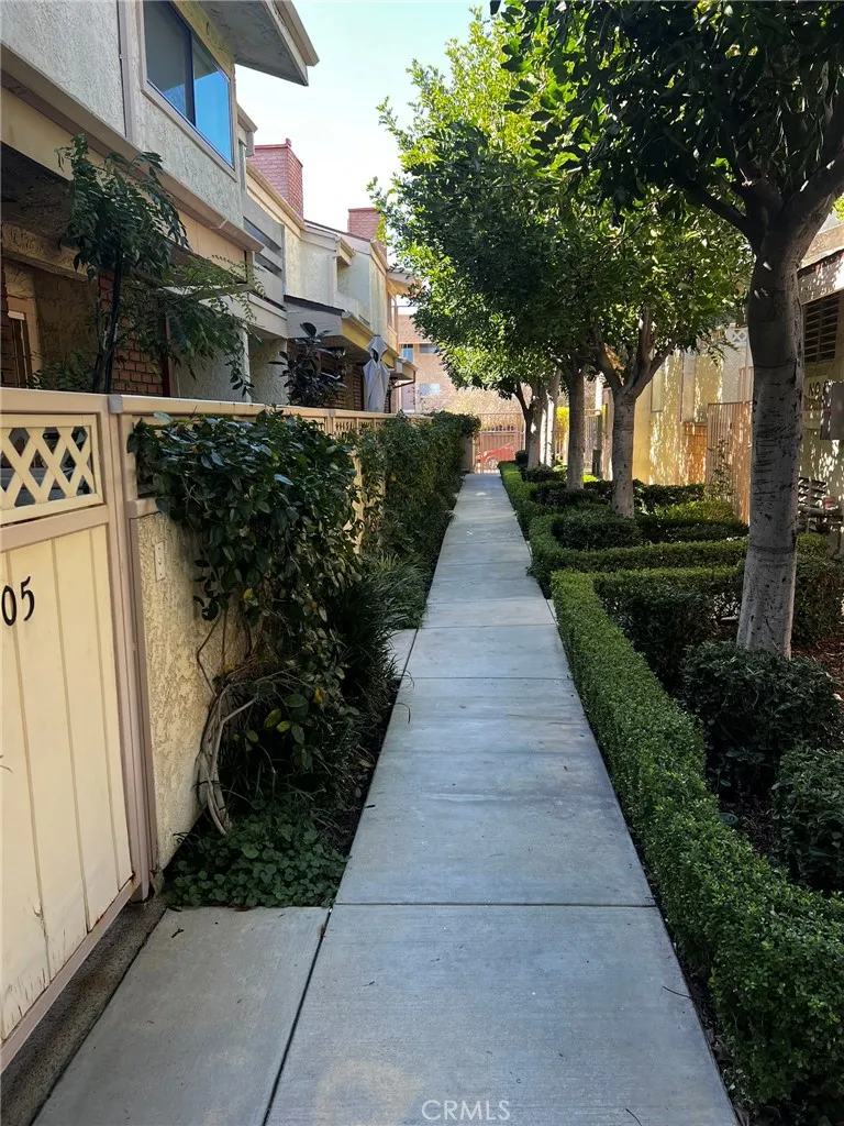 19451 Sherman Way #501 Reseda, CA 91335