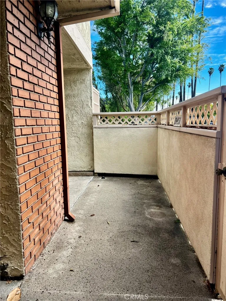 19451 Sherman Way #501 Reseda, CA 91335