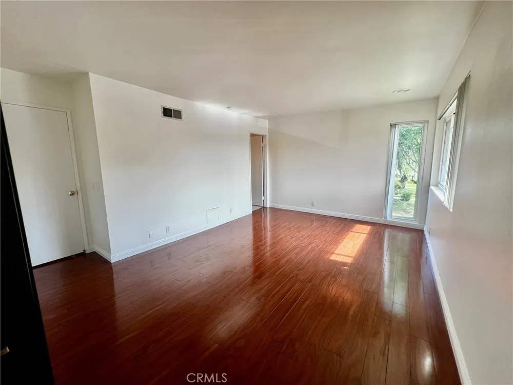 19451 Sherman Way #501 Reseda, CA 91335