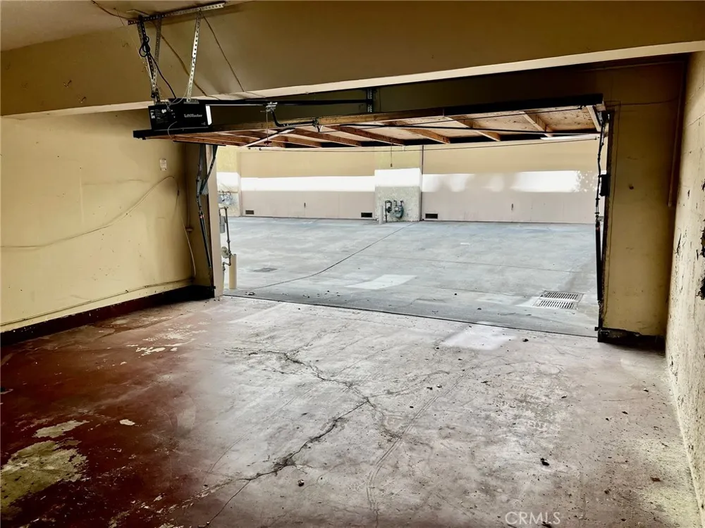 19451 Sherman Way #501 Reseda, CA 91335