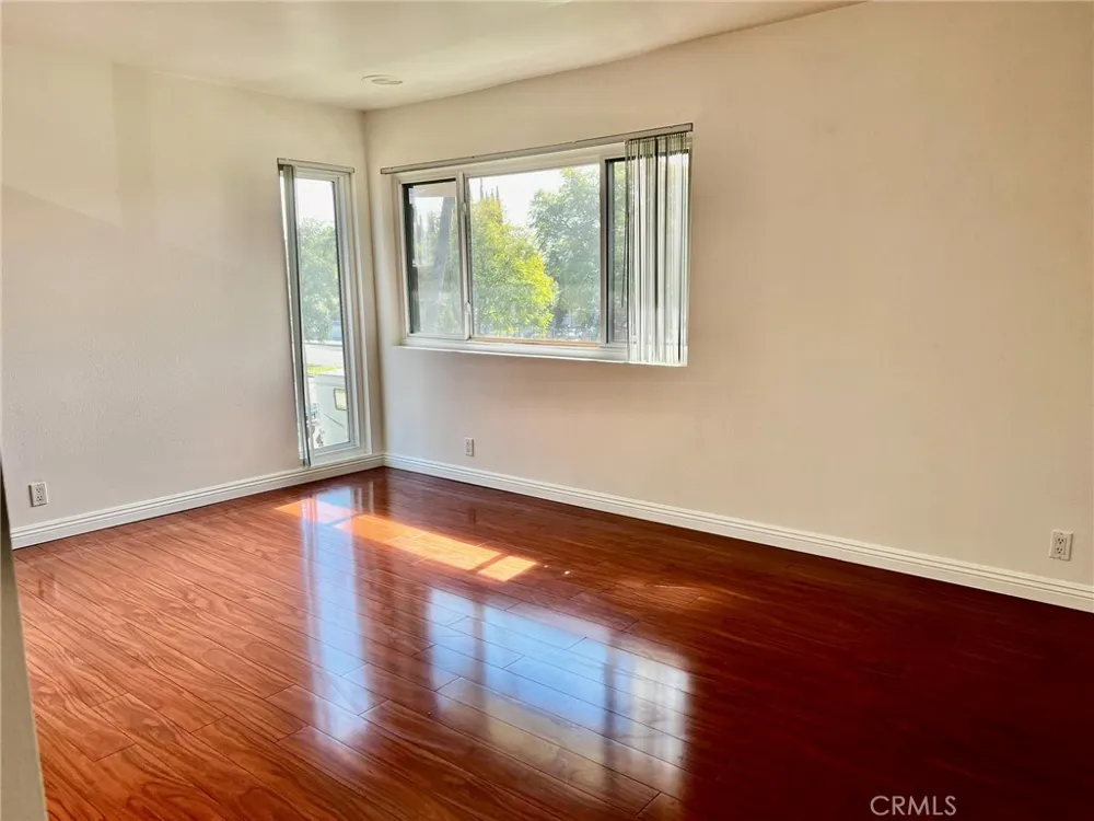 19451 Sherman Way #501 Reseda, CA 91335
