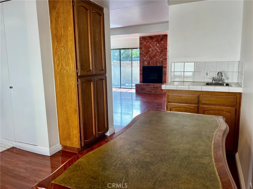 19451 Sherman Way #501 Reseda, CA 91335
