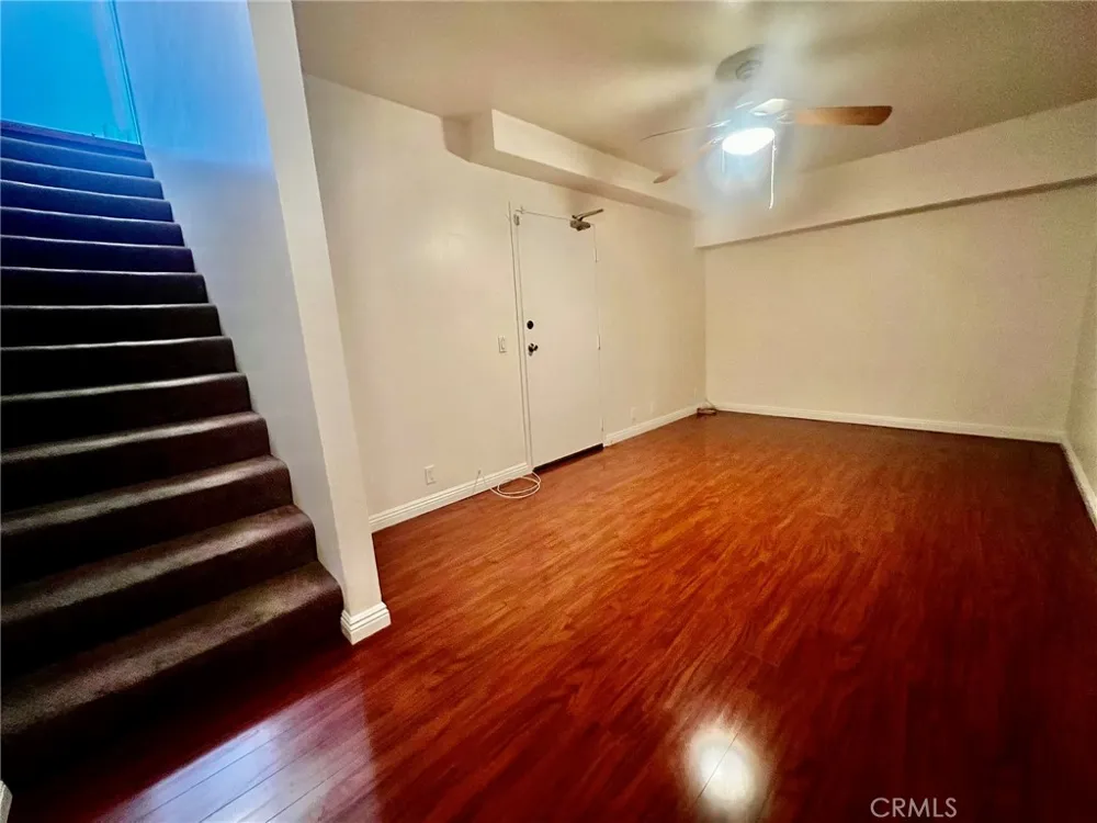 19451 Sherman Way #501 Reseda, CA 91335