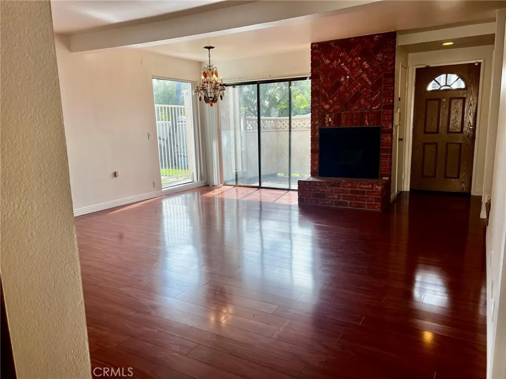 19451 Sherman Way #501 Reseda, CA 91335