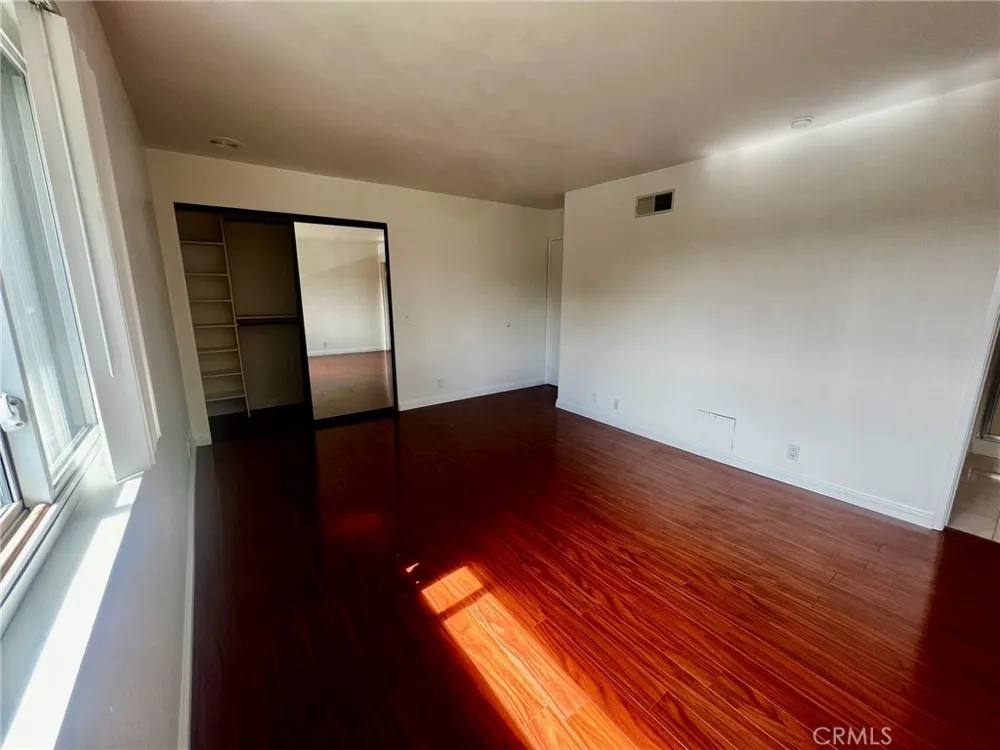 19451 Sherman Way #501 Reseda, CA 91335