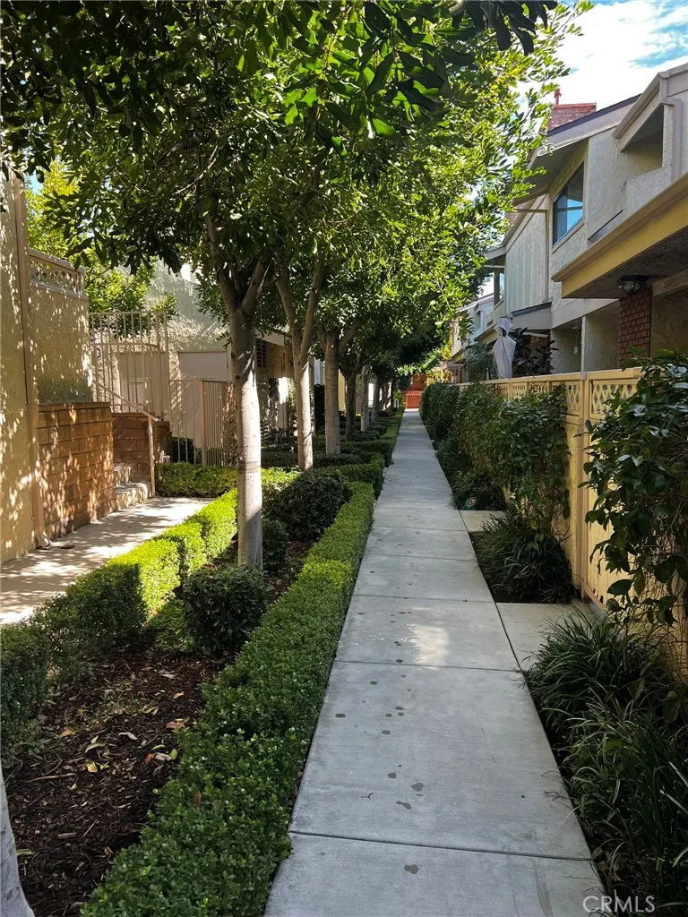 19451 Sherman Way #501 Reseda, CA 91335