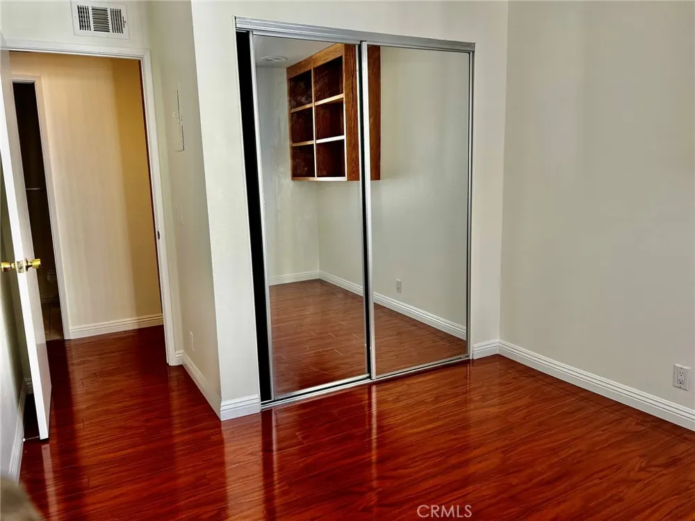 19451 Sherman Way #501 Reseda, CA 91335
