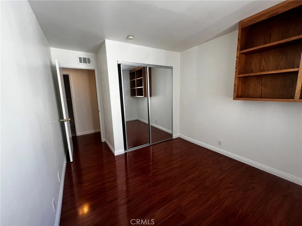 19451 Sherman Way #501 Reseda, CA 91335