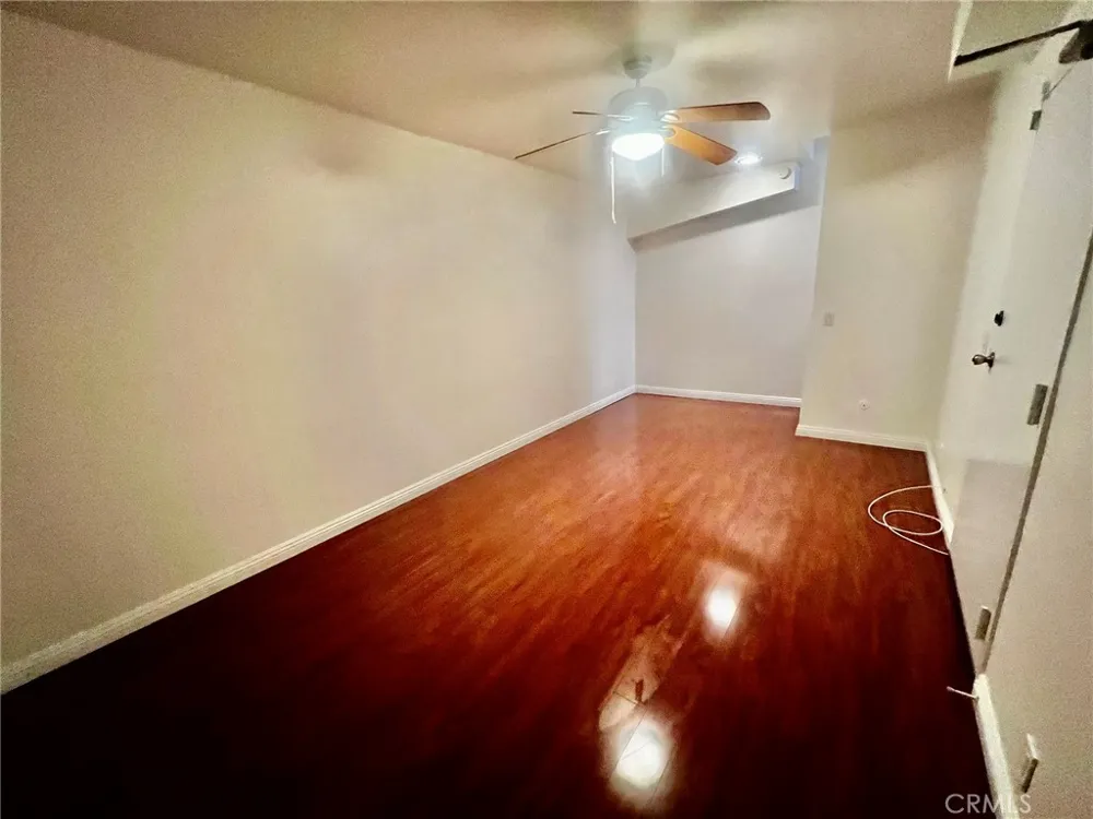 19451 Sherman Way #501 Reseda, CA 91335