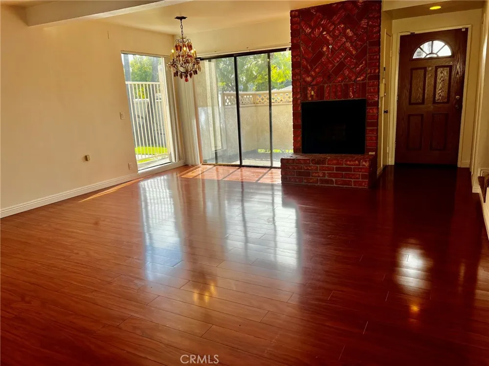 19451 Sherman Way #501 Reseda, CA 91335