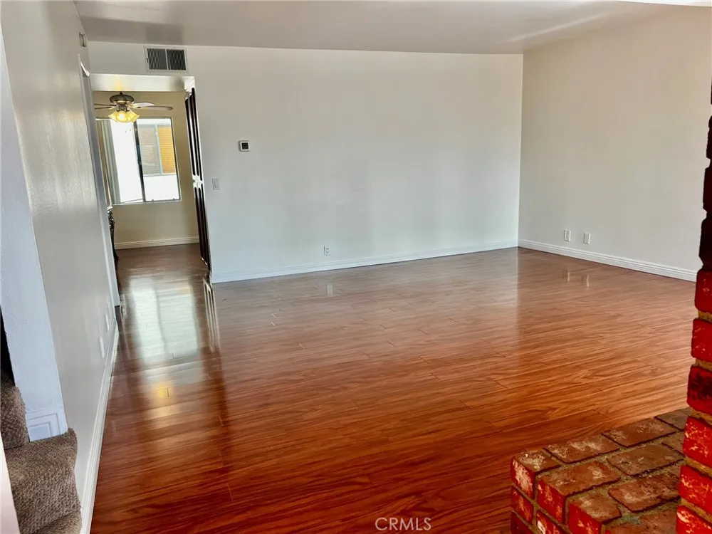 19451 Sherman Way #501 Reseda, CA 91335