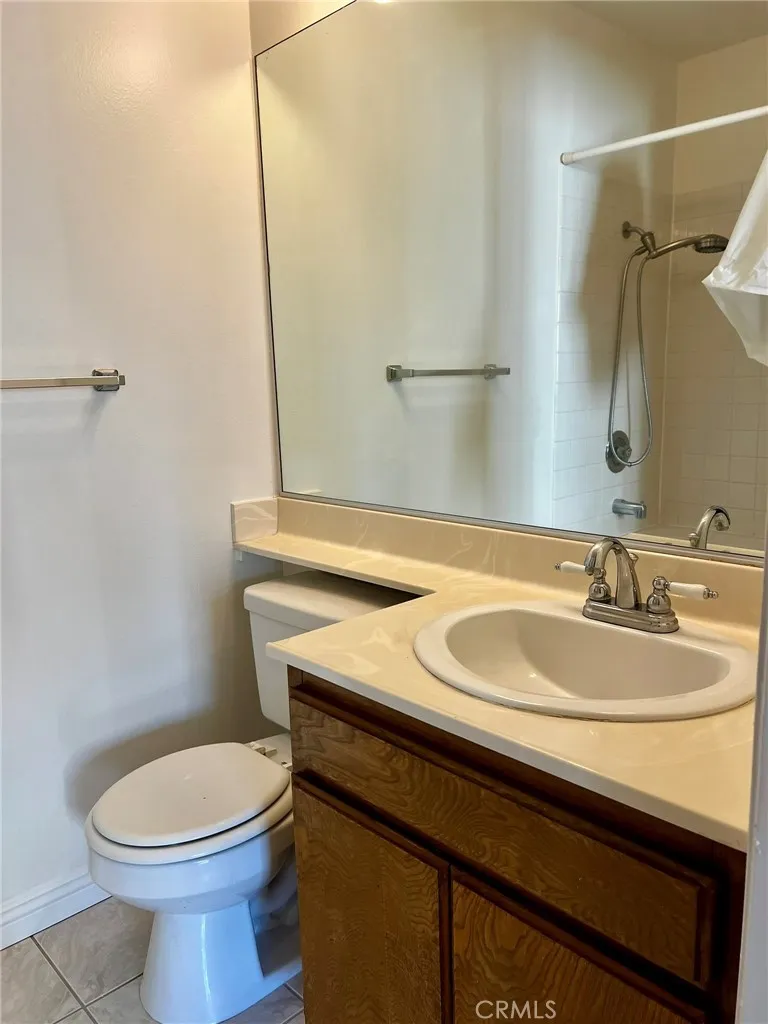 19451 Sherman Way #501 Reseda, CA 91335