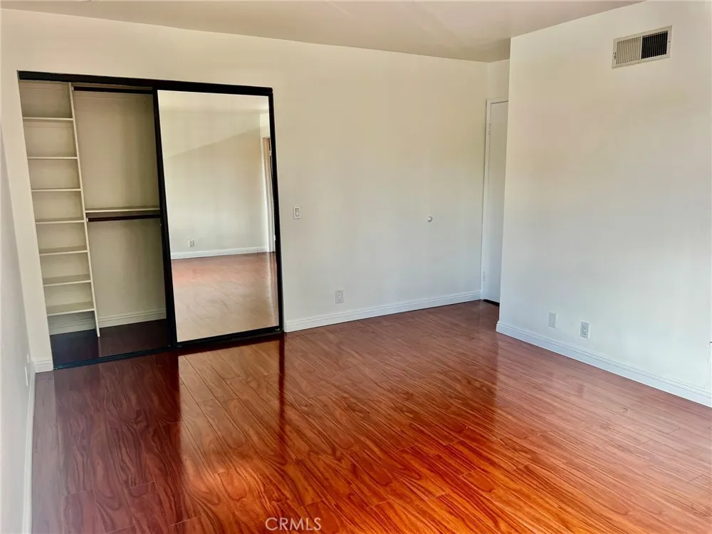 19451 Sherman Way #501 Reseda, CA 91335