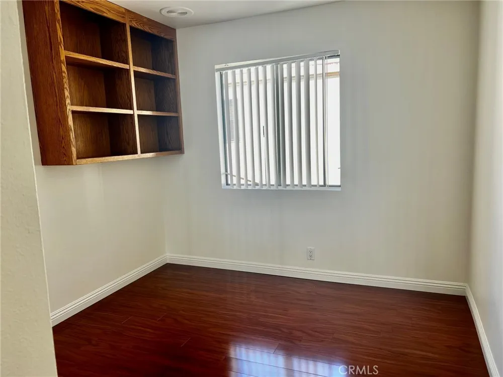 19451 Sherman Way #501 Reseda, CA 91335
