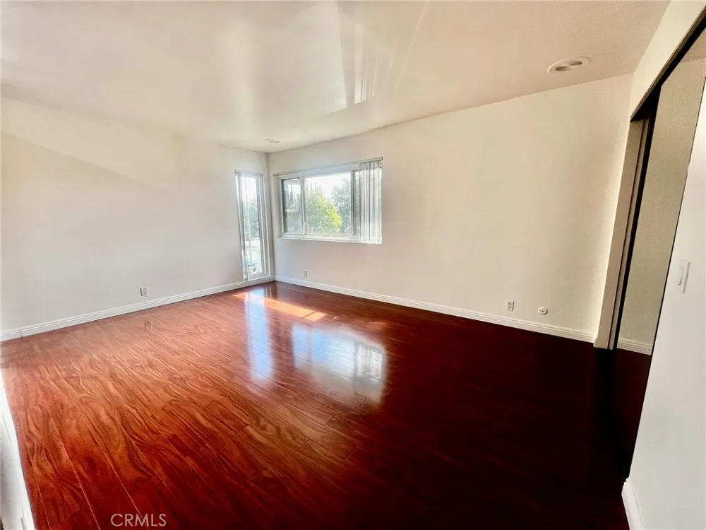 19451 Sherman Way #501 Reseda, CA 91335
