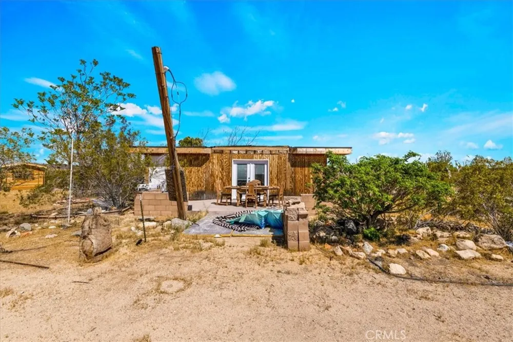 1022 Chuckawalla Road Landers, CA 92285