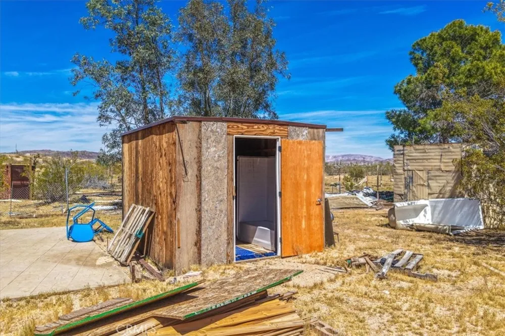 1022 Chuckawalla Road Landers, CA 92285