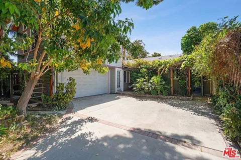 13522 Delano Street