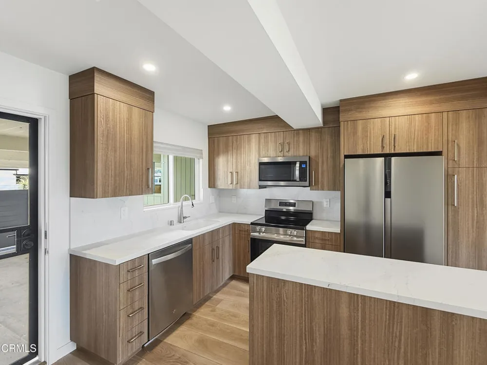 61 Redwood Avenue Ventura, CA 93003