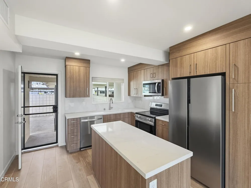 61 Redwood Avenue Ventura, CA 93003