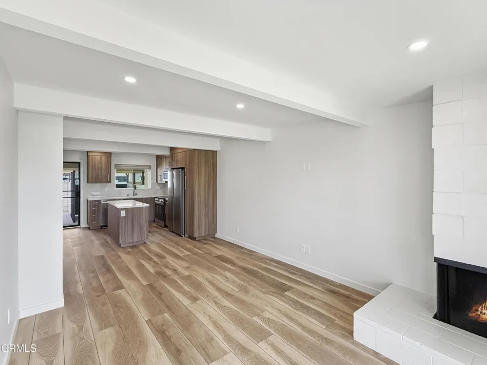 61 Redwood Avenue Ventura, CA 93003