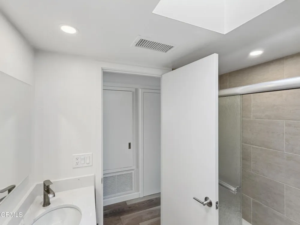 61 Redwood Avenue Ventura, CA 93003