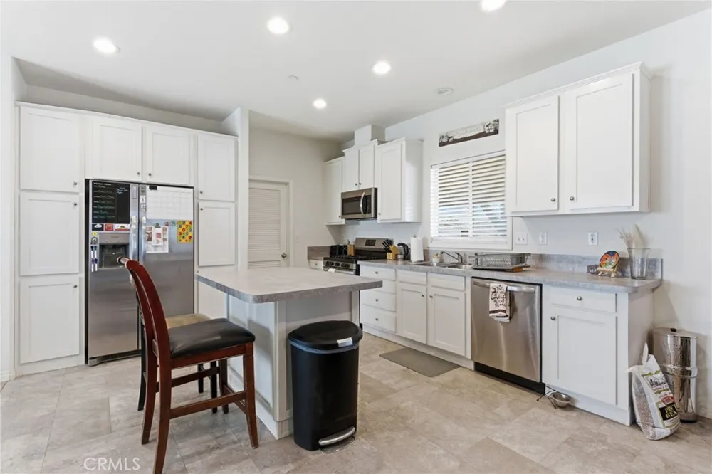 11074 Redwood Pinon Hills, CA 92372
